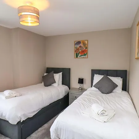 Hazelgarth House פילי